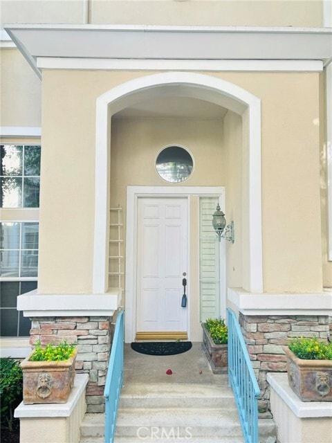 Building Photo - 5 St Pierre