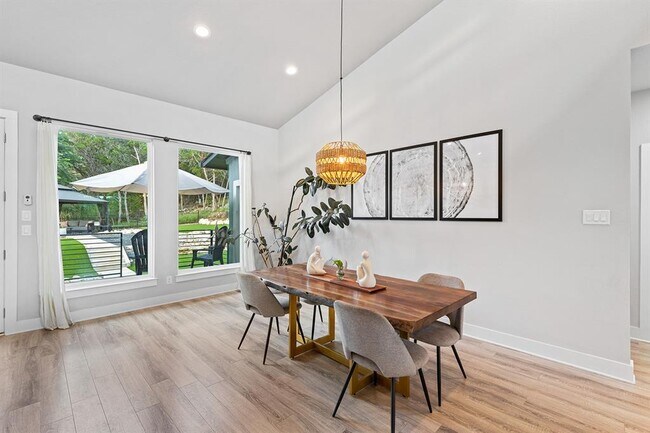 Building Photo - 20702 Post Oak Dr