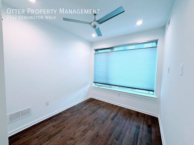 Building Photo - 2142 Kensington Walk