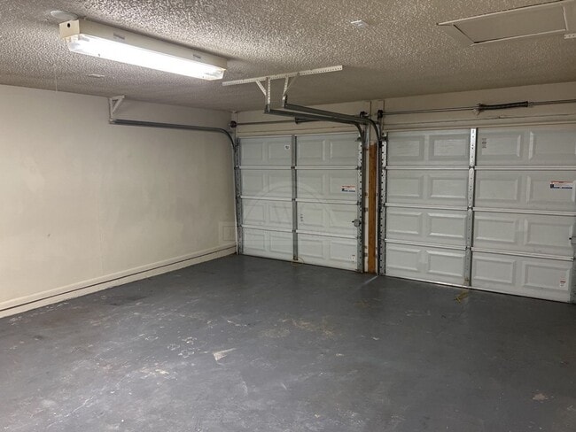 Building Photo - 2103 Omega Cir