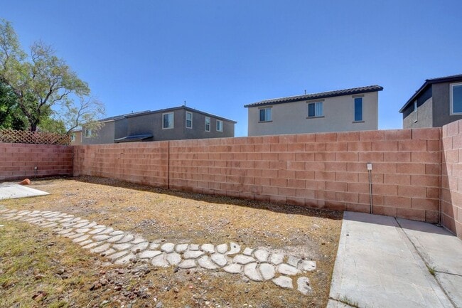Building Photo - RARE Single Story, 3 Bedroom with 3 Car Garage in a GATED community!