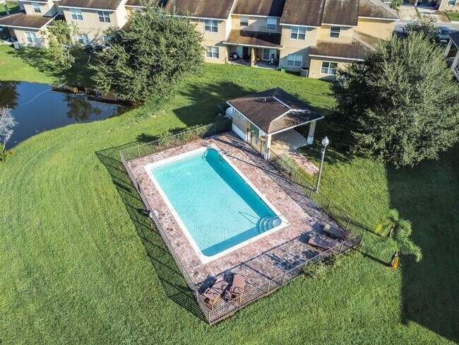 Building Photo - Townhouse For Lease in Saint Cloud