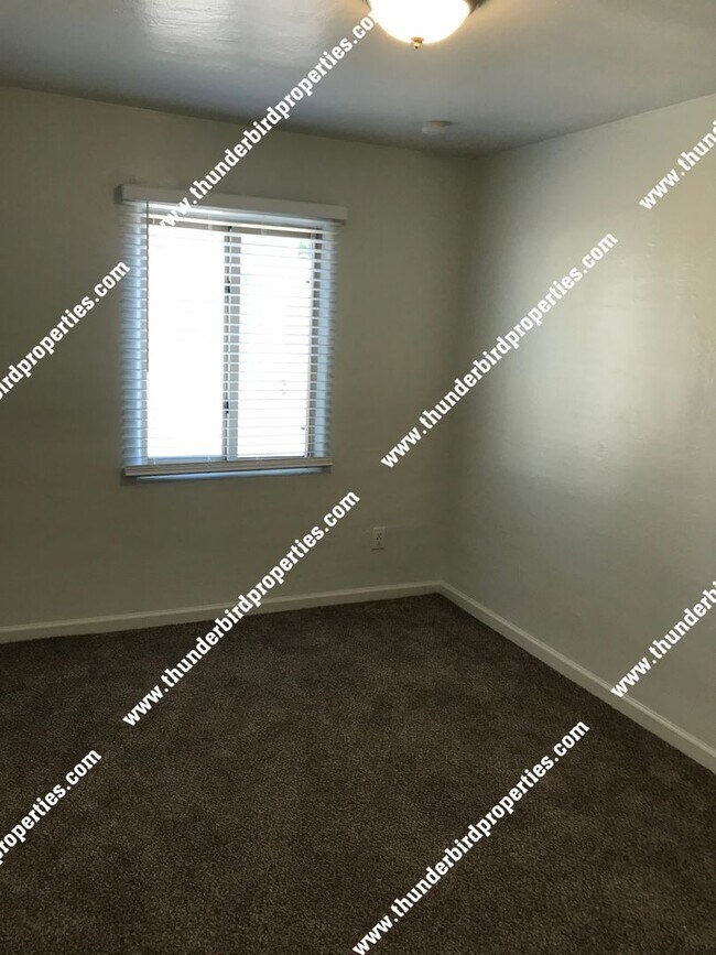Building Photo - 1225 San Mateo Blvd NE