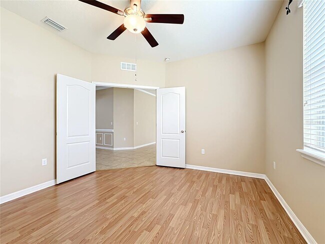 Building Photo - 7434 Surrey Pines Dr