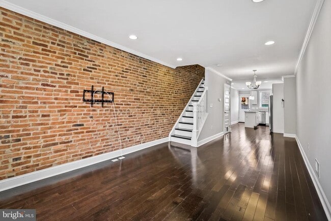 Building Photo - 108 S Conkling St