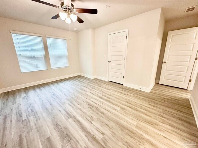 Building Photo - 8630 Meadow Flower Ln