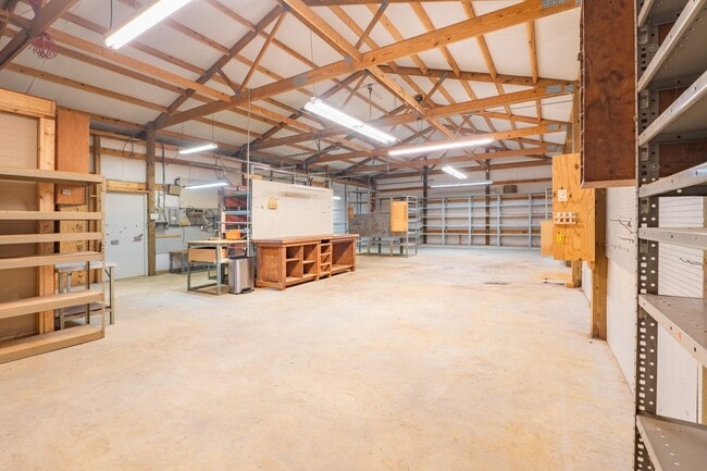 Building Photo - 785 Glenwood Dr