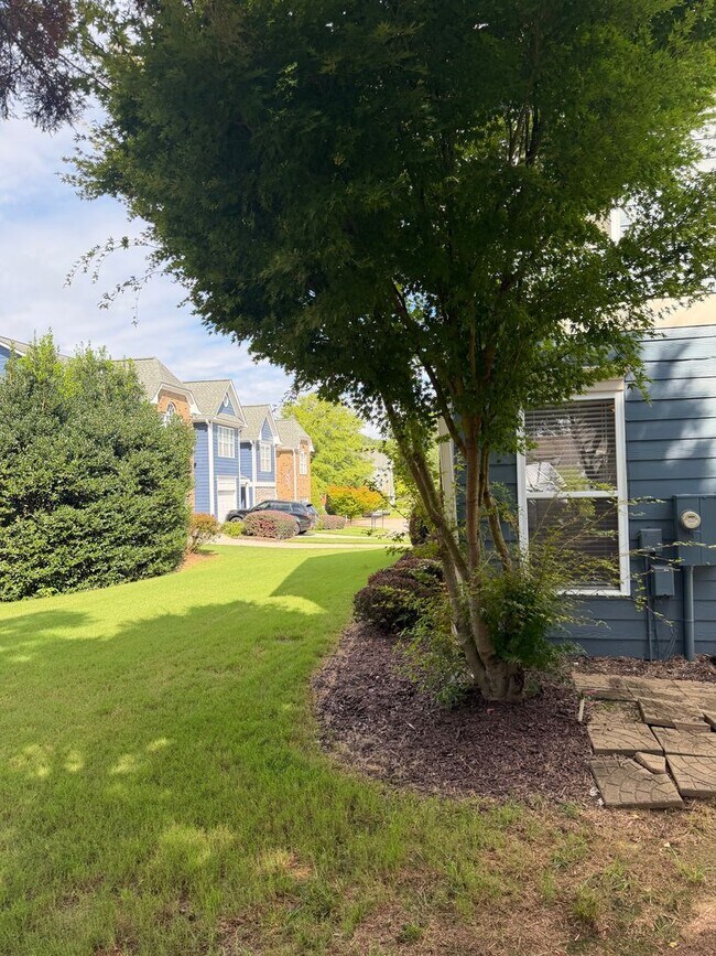 Building Photo - 6262 Shoreview Cir
