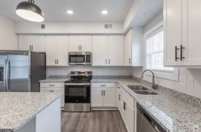 Building Photo - 102 B Aviator Cir