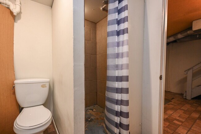 Building Photo - 2535 Vestry Ave