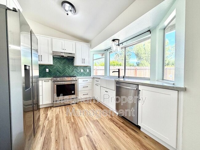 Building Photo - 45680 Clubhouse Dr