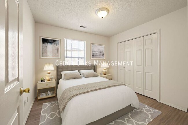 Building Photo - 5908 Sara St