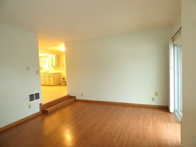 Building Photo - Cumjul05 - 1053-1055 Lansford Dr SE