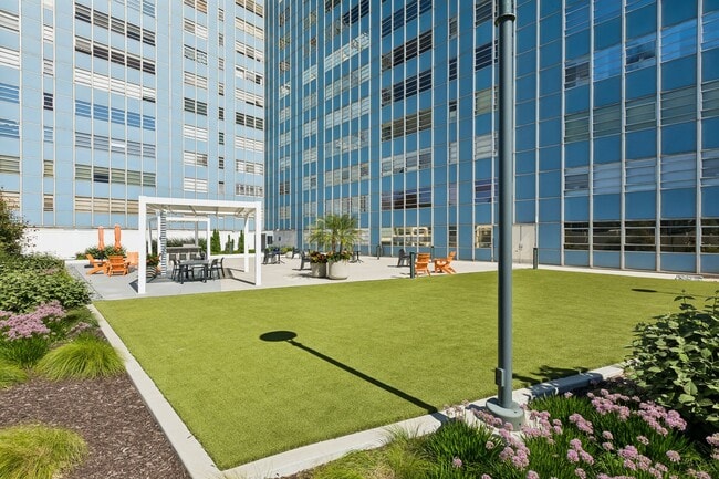 Building Photo - 333 W Meyer Blvd