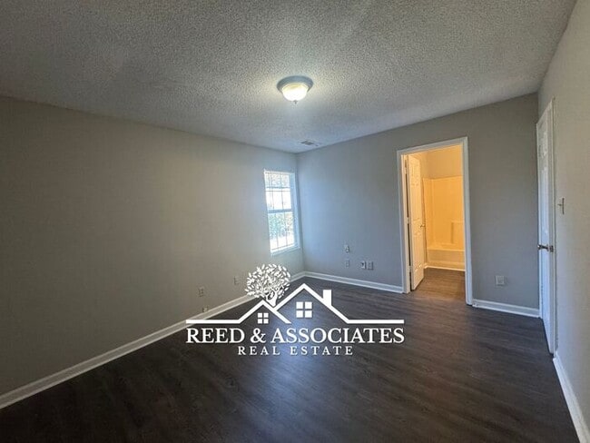 Building Photo - Raleigh Home Located in Quiet Neighborhood!