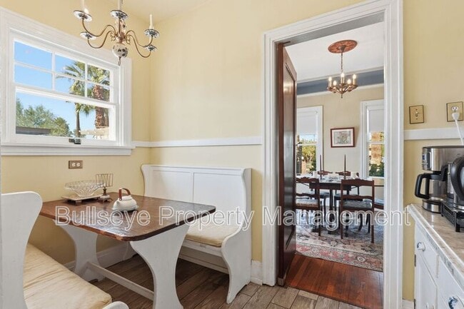 Building Photo - 525 W Lynwood St