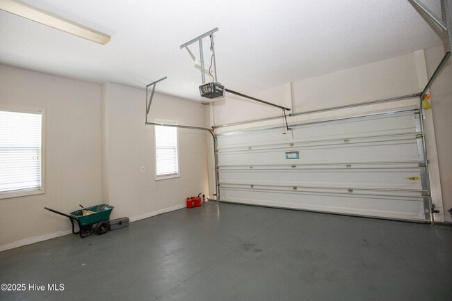 Building Photo - 102 Newington Way