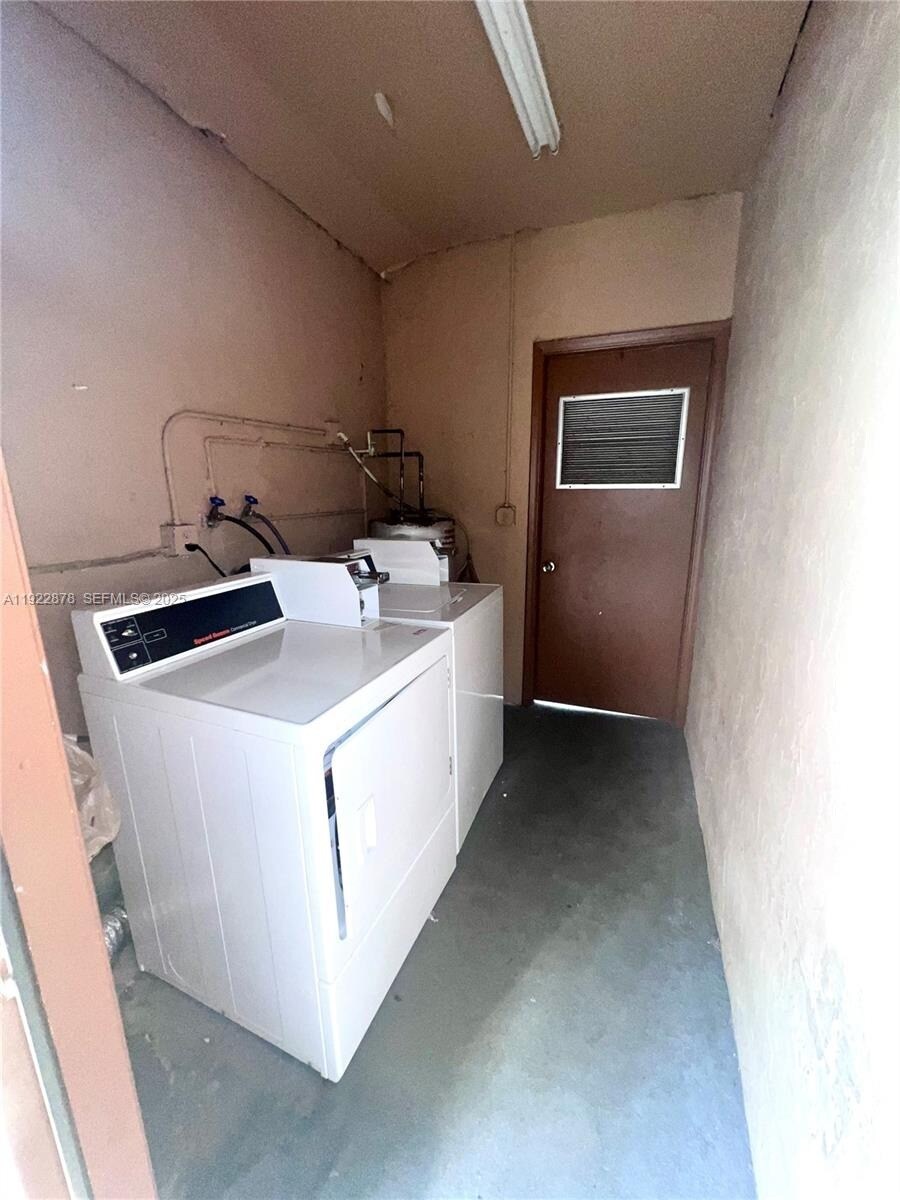 Building Photo - 6715 W 26th Dr