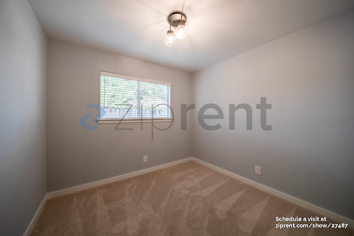 Building Photo - Unit A