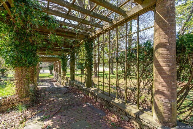 Building Photo - 203 Store Hill Rd