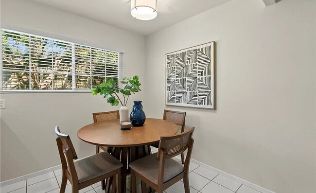 Building Photo - 126 Streamwood