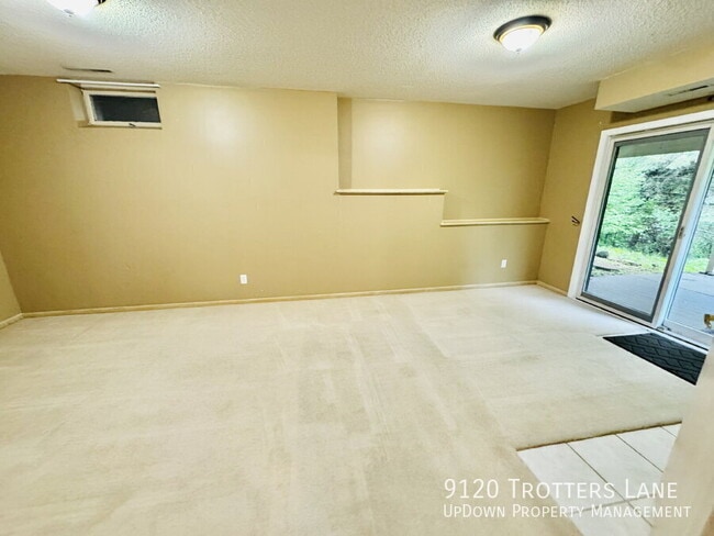 Building Photo - 9120 Trotters Ln