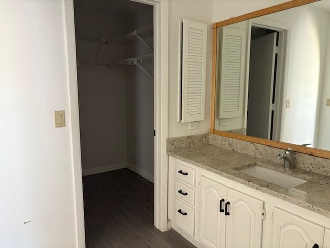 Building Photo - Charming 2-Bedroom Home in Prime Cape Cora...