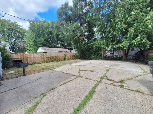 Building Photo - 6338 Lodewyck St
