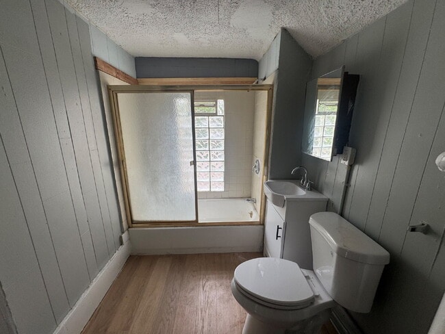 Building Photo - Spacious 3-Bedroom upper unit on Park Ave S – 1200 Sq Ft of Comfort in Minneapolis, Section 8 Wel...