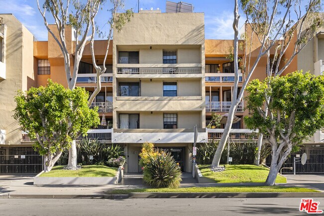 Building Photo - 740 Kings Rd