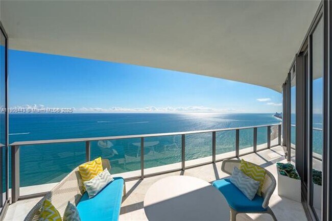 Building Photo - 15701 Collins Ave