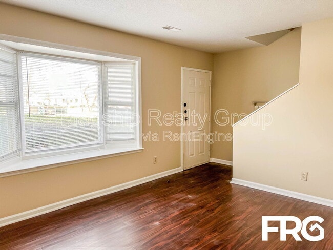 Building Photo - 4229- W Horne Ave
