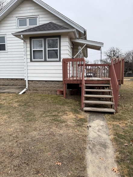 Building Photo - 846 Roscoe Ave