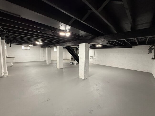 Building Photo - 36 Collins Ln