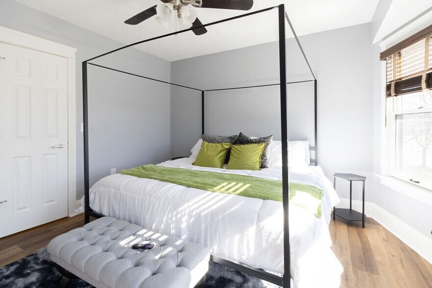 Building Photo - 1501 E 105th St