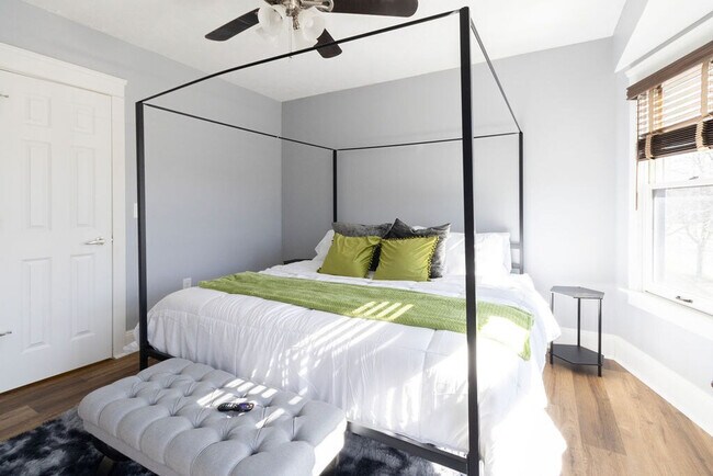 Building Photo - 1501 E 105th St