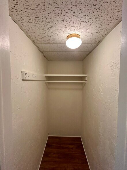 Building Photo - 923 22nd Pl