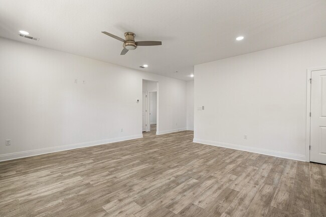 Building Photo - 4902 Kensington Ln