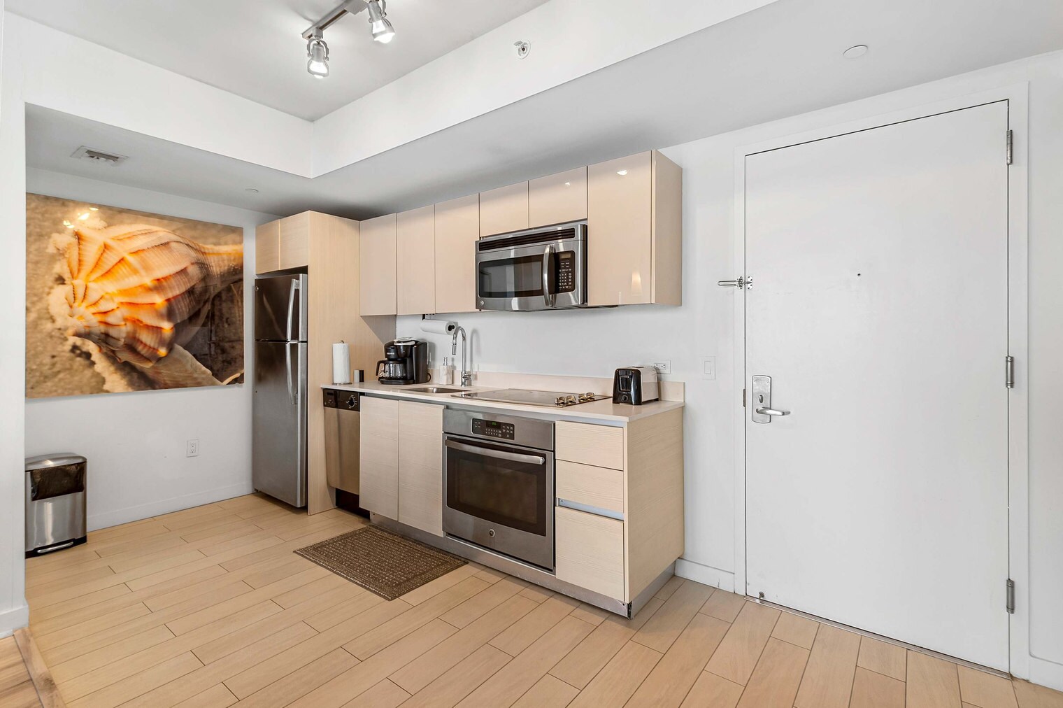 Building Photo - 2602 E Hallandale Beach Blvd