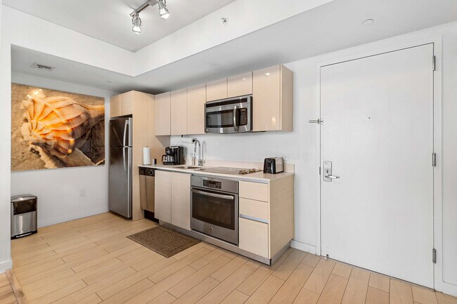 Building Photo - 2602 Hallandale Beach Blvd