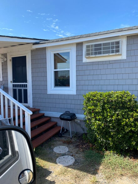 Primary Photo - 5208 N Virginia Dare Trail