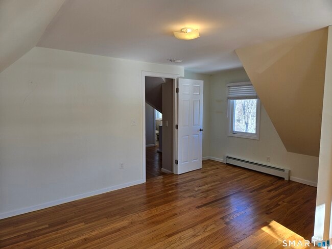 Building Photo - 674 Main St