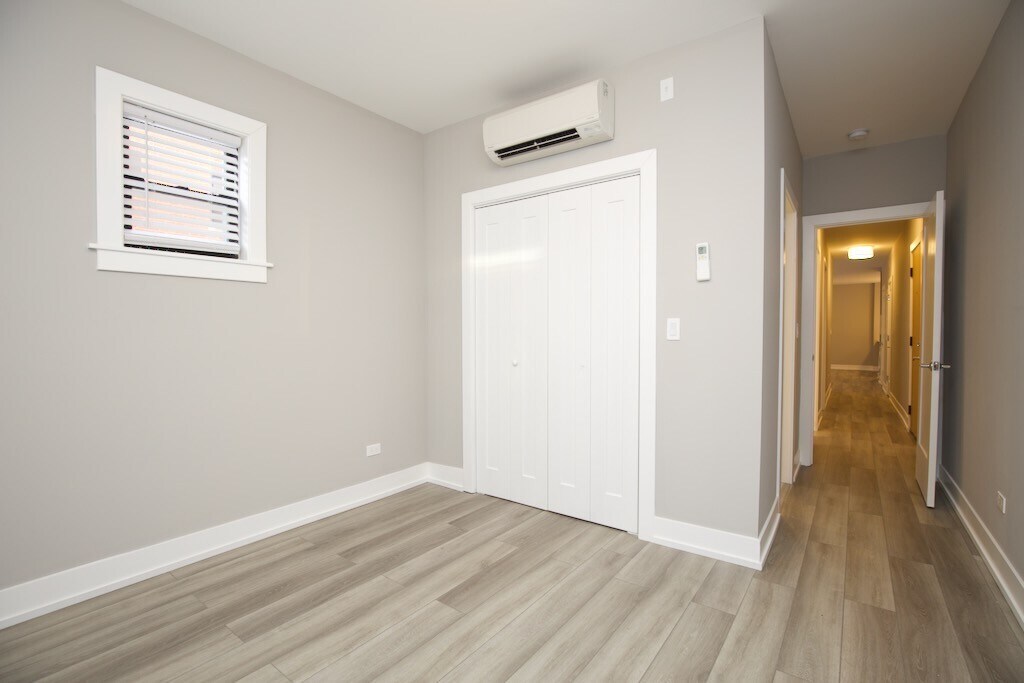 Building Photo - 3843 N Janssen Ave