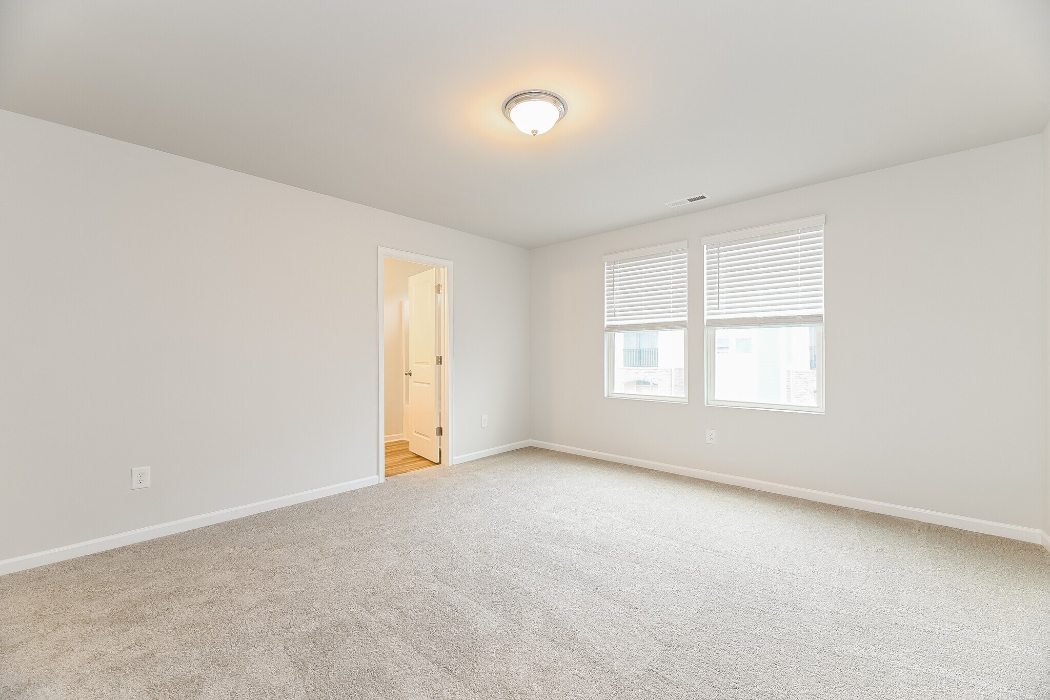 Building Photo - 2808 Summer Townes Wy