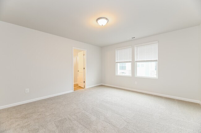 Building Photo - 2808 Summer Townes Wy