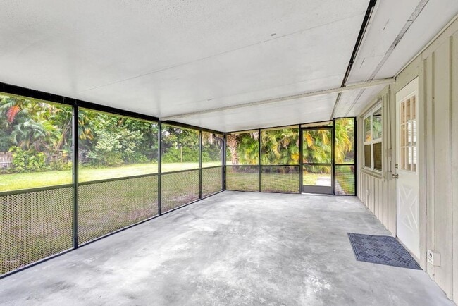 Building Photo - 9312 Pinion Dr