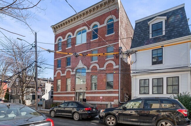 Building Photo - 178 Elm St