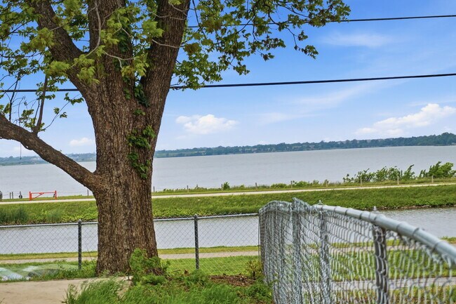 Building Photo - 3717 N Eagle Ln