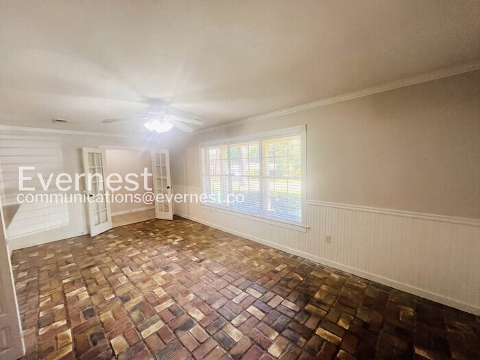 Building Photo - 114 Rollingwood Dr