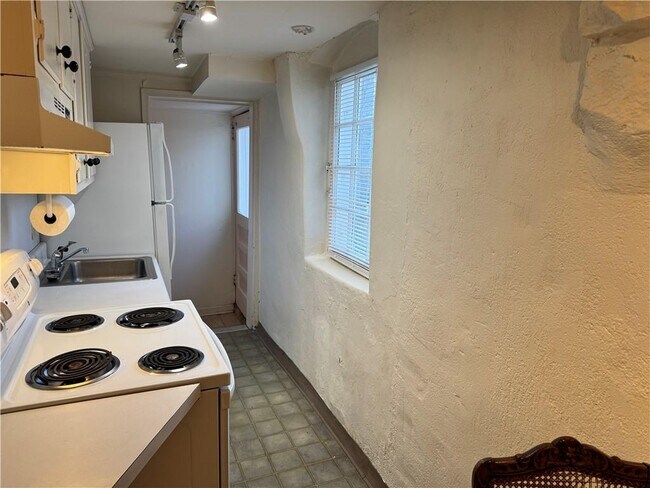 Building Photo - 2544 Peachtree Rd NW